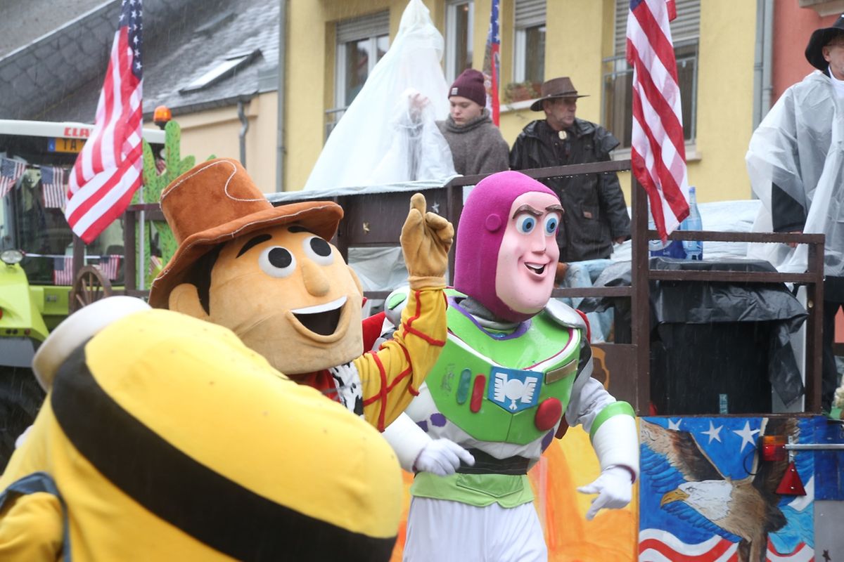 Am Sonntag sind die Karnevalisten durch die Straßen von Schifflingen gezogen. 