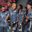 19.09.2018, Portugal, Lissabon: Fußball: Champions League, Benfica Lissabon - Bayern München, Gruppenphase, Gruppe E, 1. Spieltag im Estadio da Luz. Franck Ribery (l-r), Jerome Boateng, Arjen Robben, Torschütze Renato Sanches und James Rodriguez von München jubeln über das Tor zum 0:2. Foto: Sven Hoppe/dpa +++ dpa-Bildfunk +++