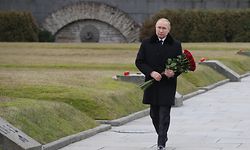 Russian President Vladimir Putin attends a wreath laying commemoration ceremony for the 75th anniversary since the Leningrad siege was lifted during the World War Two at the Boundary Stone monument, around 50 kilometers east of Saint Petersburg on January 18, 2020. - The Russian city of St. Petersburg, then called Leningrad, marked the 75th anniversary of the end of the devastating WWII siege by Nazi forces, lasted 872 days until the Soviet Army drove the Nazis away on January 27, 1944. (Photo by Alexei Danichev / Sputnik / AFP)
