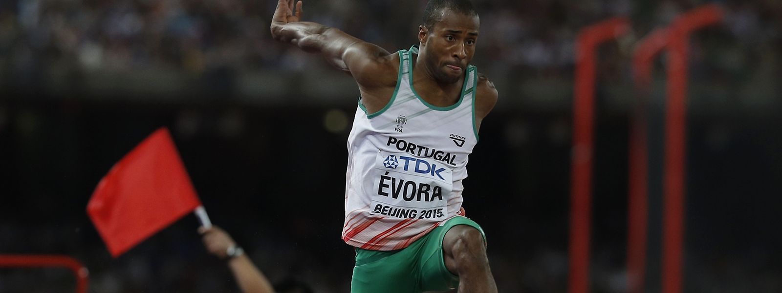 Bronze Para Nelson Evora No Triplo Salto