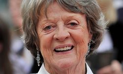 Actress Maggie Smith arrives for the world premiere of "Harry Potter and the Deathly Hallows - Part 2" in Trafalgar Square, in central London, July 7, 2011.  REUTERS/Dylan Martinez (BRITAIN - Tags: ENTERTAINMENT)