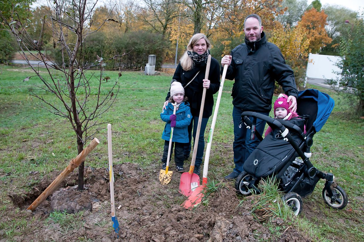 Nationaler Tag des Baumes in der Gemeinde Bettemburg: Einweihung des "Kannerbongert" in Noertzingen sowie das Pflanzen von Bäumen für die Neugeborenen der Gemeinde Bettemburg. (Foto: Alain Piron)