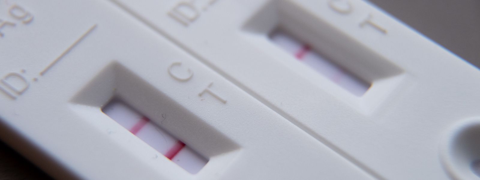 Das Zeitfenster, in dem Antigen-Schnelltests eine Infektion erkennen können, hat sich durch die Omikron-Variante verkleinert. 