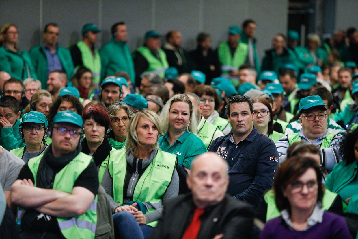 Der Appell der drei Gewerkschaften OGBL, LCGB und CGFP fand Gehör. Mehr als 1.000 Sympathisanten waren nach Dommeldingen gekommen. 