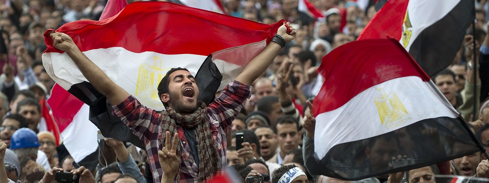 Anfang 2011 demonstrierten Abertausende auf dem zentral gelegenen Tahir-Platz in der ägyptischen Hauptstadt Kairo gegen den damaligen Präsidenten Hosni Mubarak, der schließlich zurücktrat. Doch ihre Hoffnungen auf eine Demokratisierung des Landes wurden enttäuscht. 