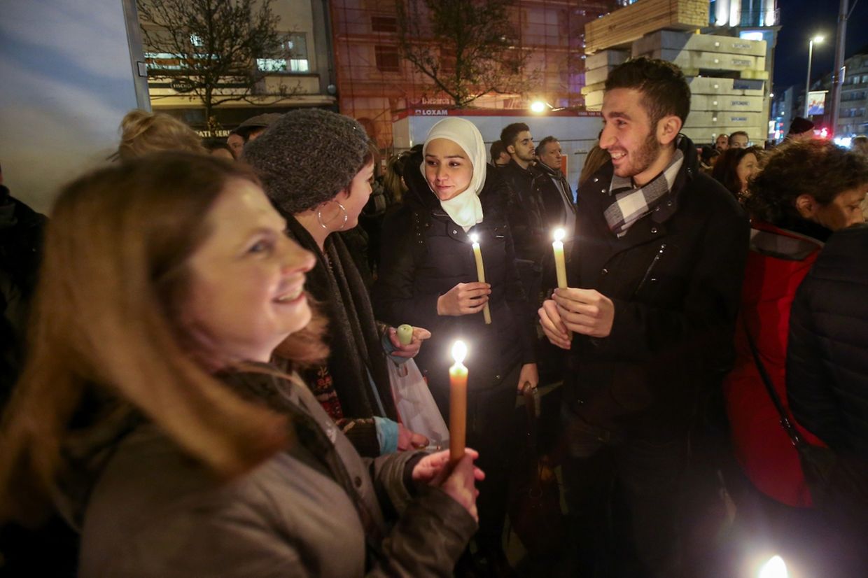 Gedenken an die Opfer der Attentate von Paris auf der Place de Paris in Luxemburg (15. November 2015).
