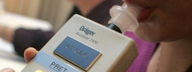 Der Alkoholtest verlief in diesem Fall positiv - doch es war nicht das einzige Vergehen, das die Polizei notieren musste.