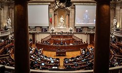 O primeiro-ministro, António Costa, participa no debate parlamentar sobre política geral, na Assembleia da República, a 17 de março de 2021.