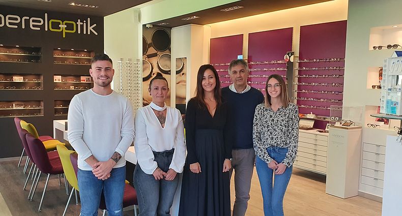 A equipa da Bereloptik (da esq para a dta): Hugo Martins Loureiro (oculista), Marisa Gomes (oculista), Cristina Valente Simões (optometrista), Joseph Barberio (oculista), Mariette Tavares (aprendiz em ótica). 