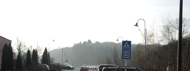 Hinter dem „Park & Ride“ in Steinfort sollte die Struktur für Flüchtlinge  errichtet werden. 