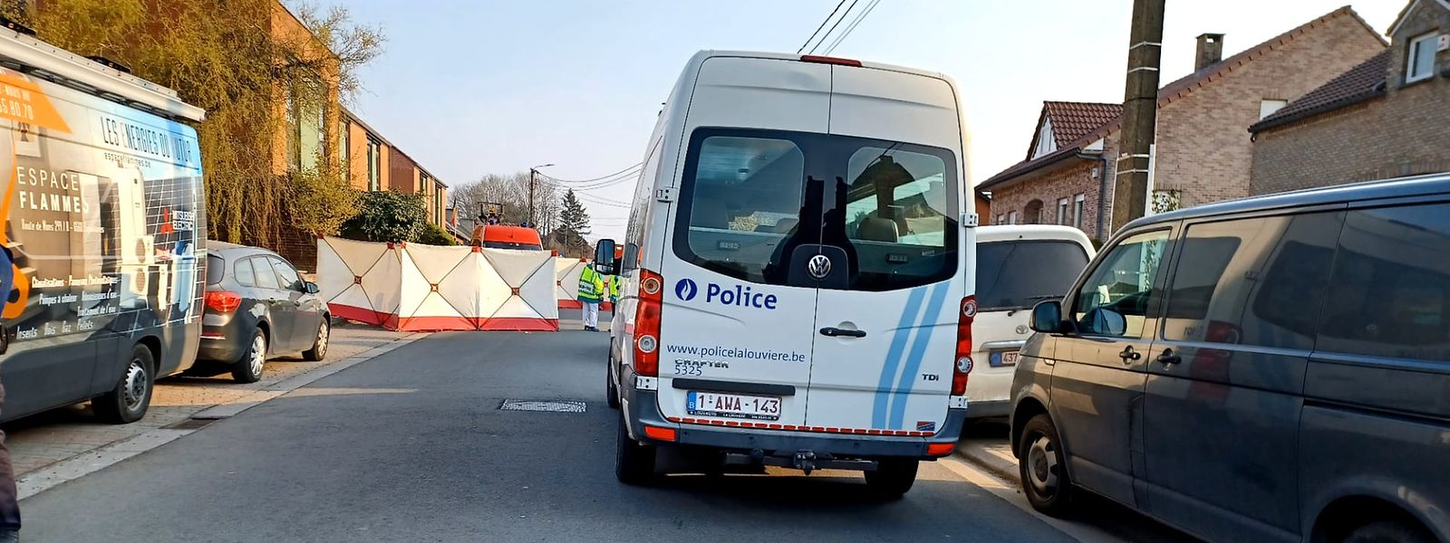 Ce matin, certains médias belges évoquent une course-poursuite engagée entre le véhicule impliqué et la police. Une information que dément le bourgmestre de La Louvière.