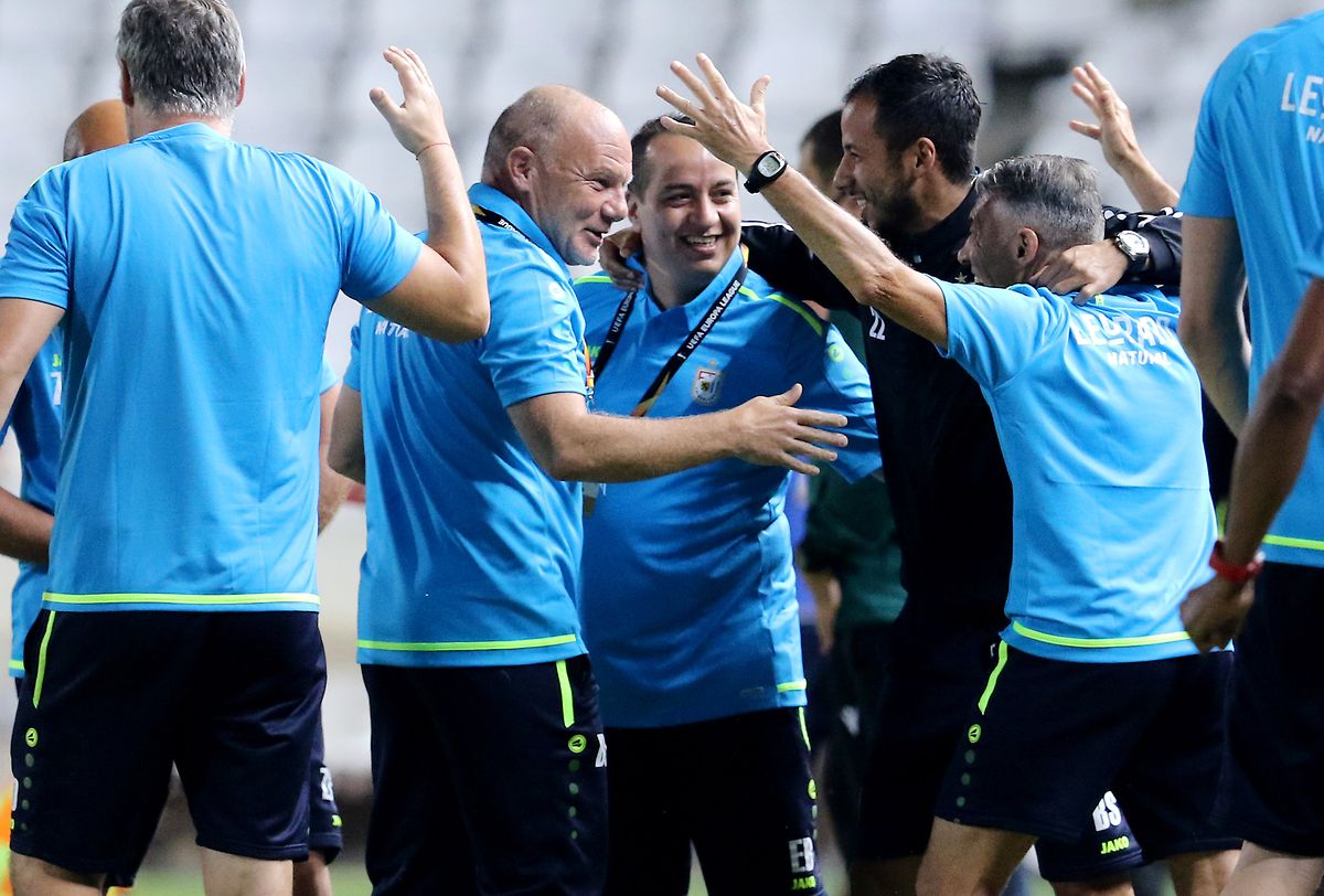 Auch in Düdelingens Trainerstab ist die Stimmung gut.