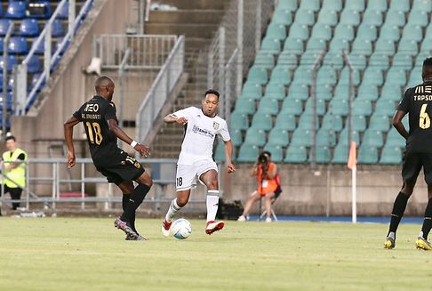 La Jeunesse crucifiée dans les arrêts de jeu