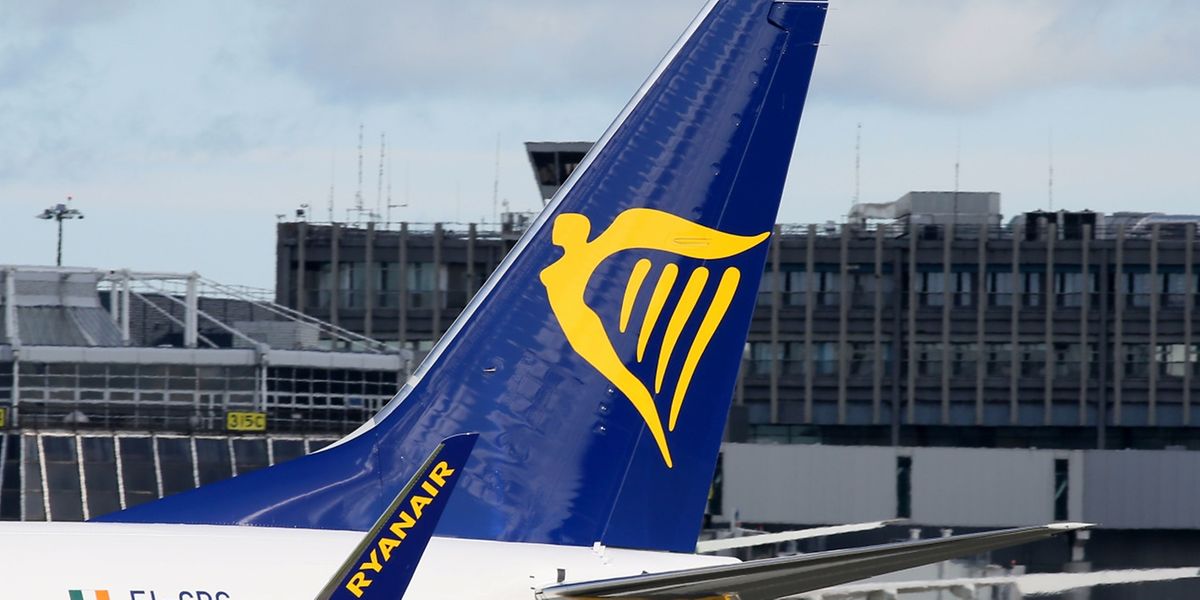 Ryanair-Passagiere müssen die Trolleys künftig am Gate abgeben.