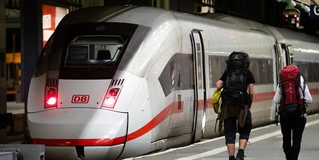 Streik legt große Teile des Bahnverkehrs lahm - Vimarsana News