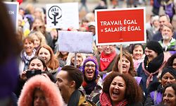 Lokales.Action de solidarité féministe pour la Journée Internationale des Femmes,place d'Armes. Foto: Gerry Huberty/Luxemburger Wort.