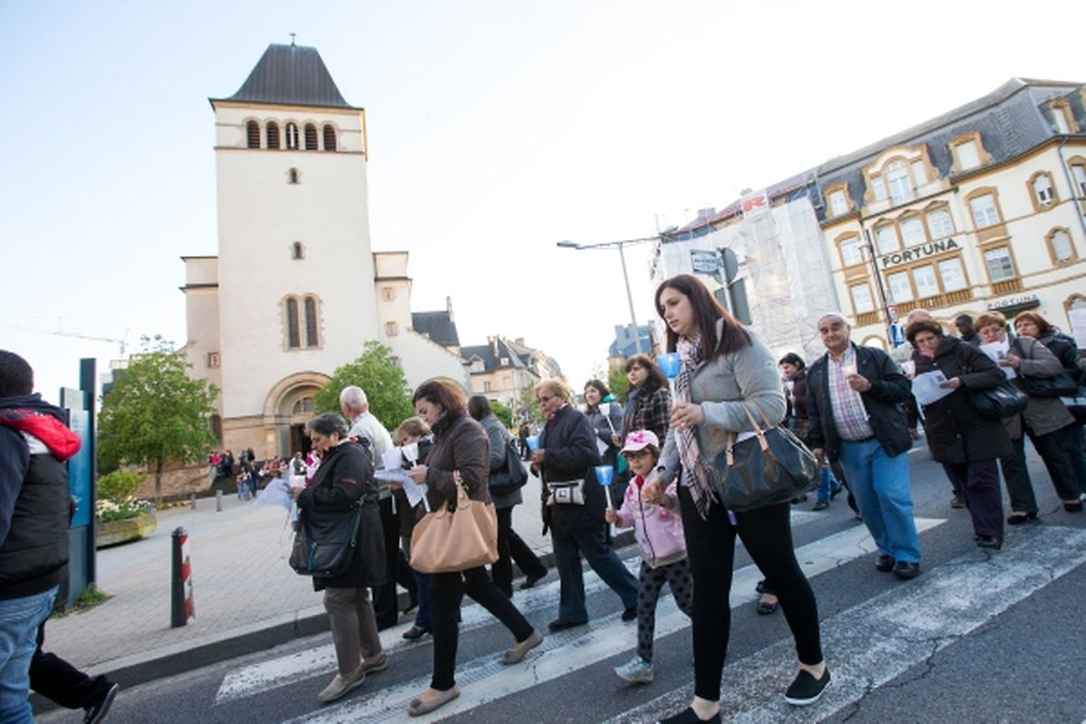 Lichterprozession von der Herz-Jesu-Kirche zur Kathedrale.