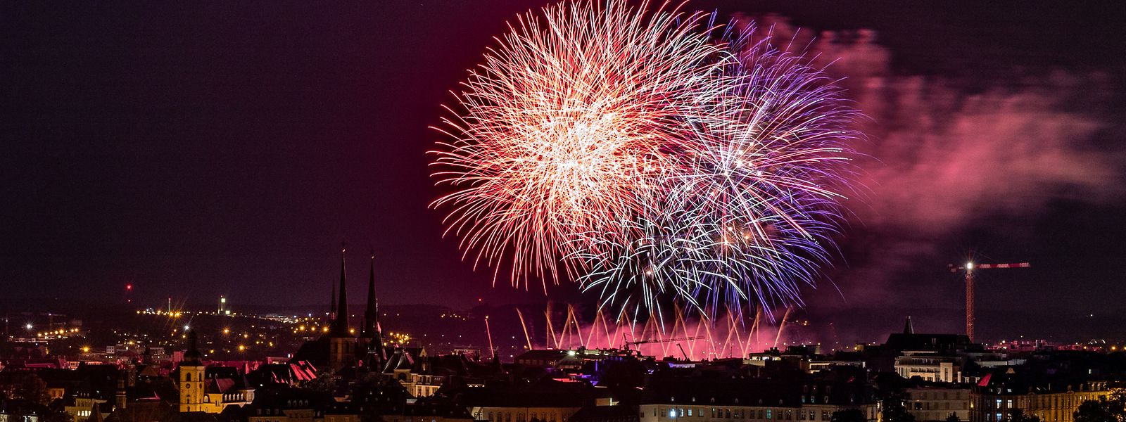 So erhellt das Feuerwerk zum Nationalfeiertag 2019 den Nachthimmel über der Hauptstadt.