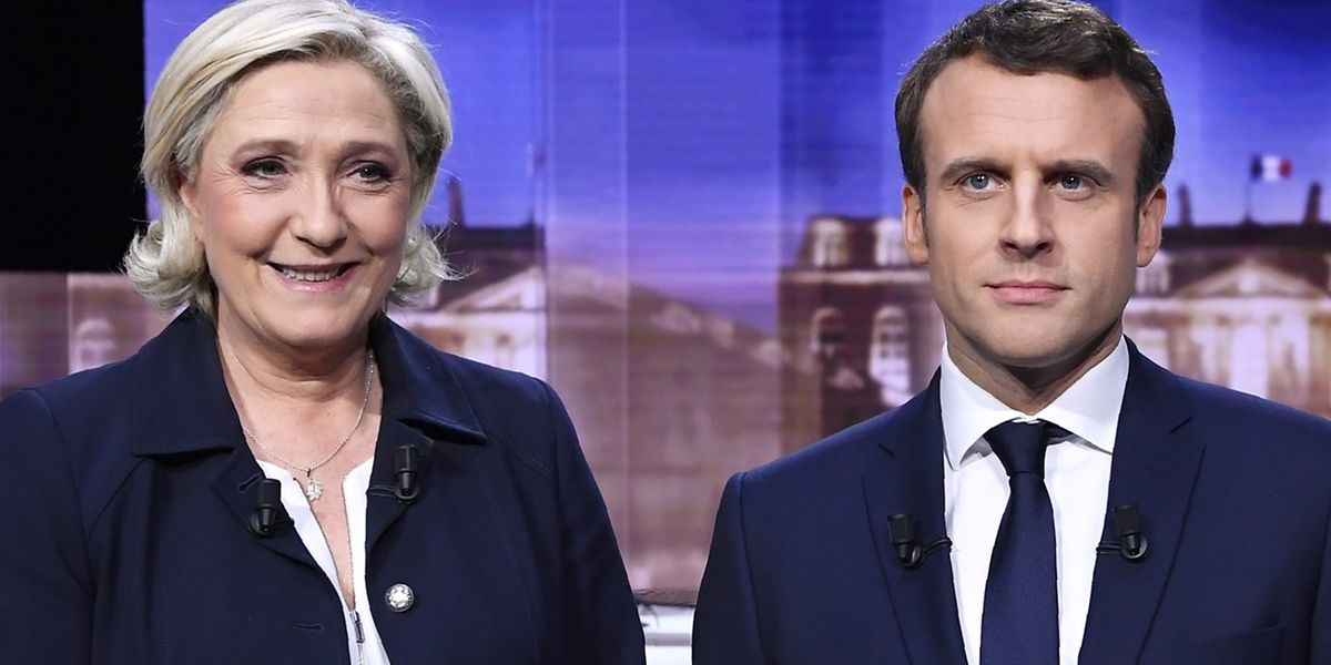 Un débat houleux et tendu a eu lieu mercredi soir entre les deux candidats à la présidence française, Marine Le Pen (à g.) et Emmanuel Macron.
