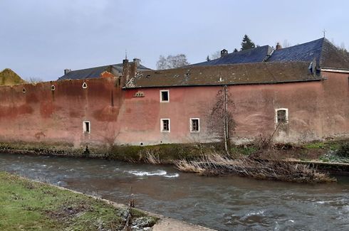 Seit Jahren zerfällt dieser „Vierkanthof“ in Boewingen/Attert, der bereits im Kataster von 1824 vermerkt ist und in dem der Archäologe Joseph Hackin geboren wurde.