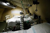 A picture taken on March 25, 2020 shows an emergency tent at the military field hospital outside the Emile Muller Hospital in Mulhouse, eastern France, on the ninth day of a lockdown aimed at curbing the spread of the COVID-19 (novel coronavirus) in France. (Photo by Mathieu CUGNOT / POOL / AFP)