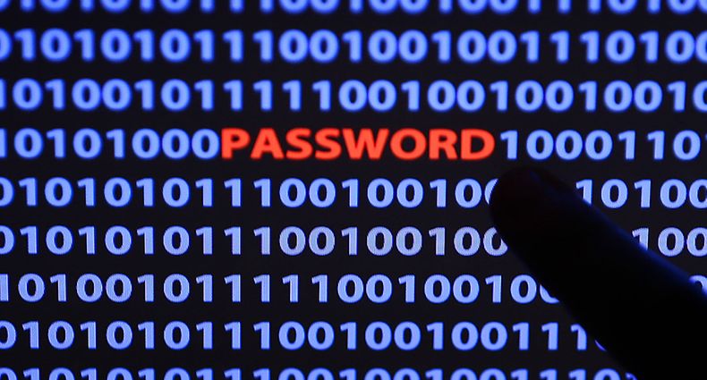 ARCHIV - 05.11.2013, Nordrhein-Westfalen, Köln: ILLUSTRATION - Ein Finger zeigt auf das Wort «Password», das zwischen Zeichen des Binärcode auf einem Computerbildschirm steht. (zu dpa «Festnahme in Hessen nach Datenklau bei Politikern und Prominenten» vom 08.01.2018) Foto: Oliver Berg/dpa +++ dpa-Bildfunk +++