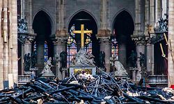 This general view shows debris inside the Notre-Dame-de Paris Cathedral in Paris on April 16, 2019, a day after a fire that devastated the building in the centre of the French capital. - Pledges from French billionaires, businesses and the public sector to help rebuild Notre-Dame cathedral have reached nearly 700 million euros (790 million dollars) amid an outpouring of public support for one of Europe's most iconic monuments. (Photo by Christophe PETIT TESSON / POOL / AFP)