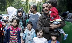 8.9. Weilerbach / Centre Heliar / Ankunft syrische Flüchtlinge aus Deutschland / Begrüssung durch Corinne Cahen , Sympathiebekundungen am Eingang Foto:Guy Jallay