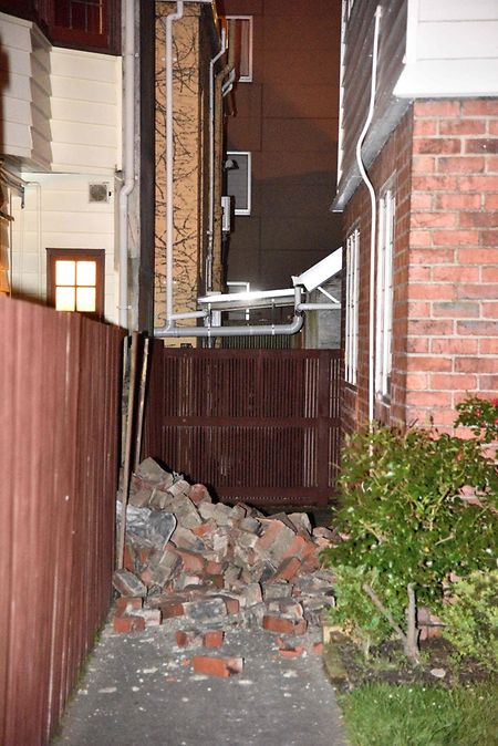 Une cheminée s'est effondrée sous l'effet des secousses sismiques, à Wellington.