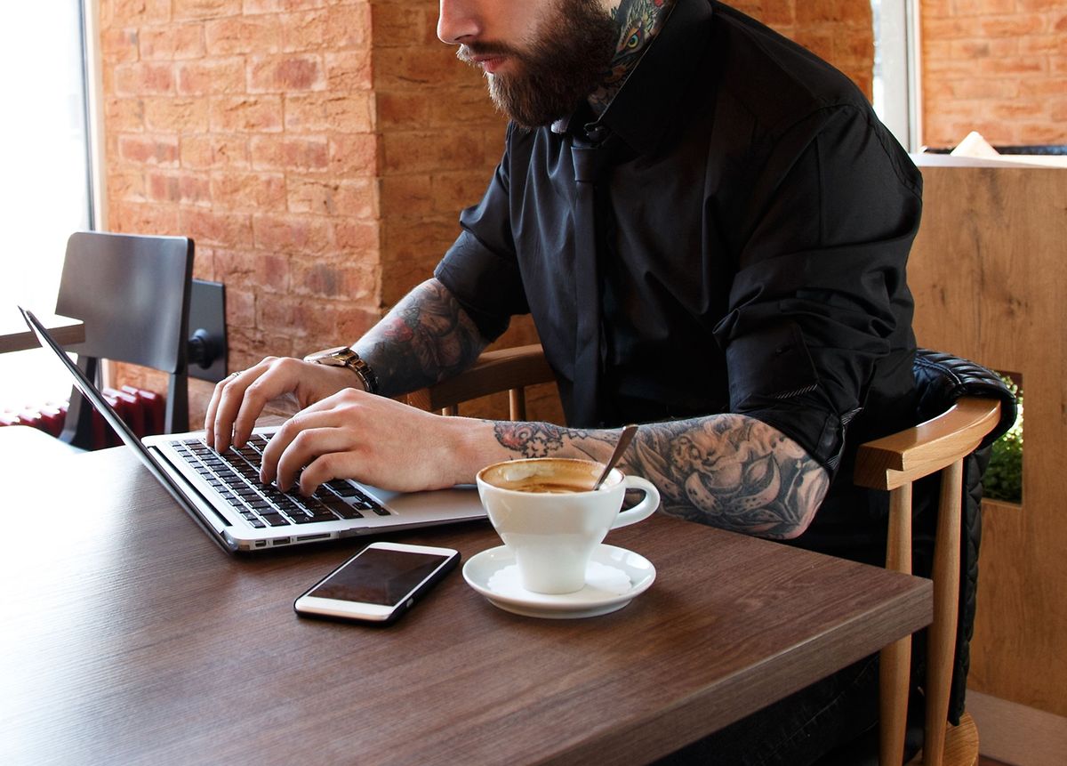 Au café Knopes, chacun commence sa journée paisiblement