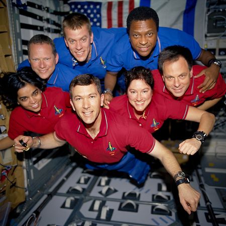 Die Crew der „Columbia“-STS-107-Mission im All: David Brown (obere Reihe von links), William McCool, Michael Anderson und Kalpana Chawla (untere Reihe von links), Rick Husband, Laurel Clark und Ilan Ramon. 