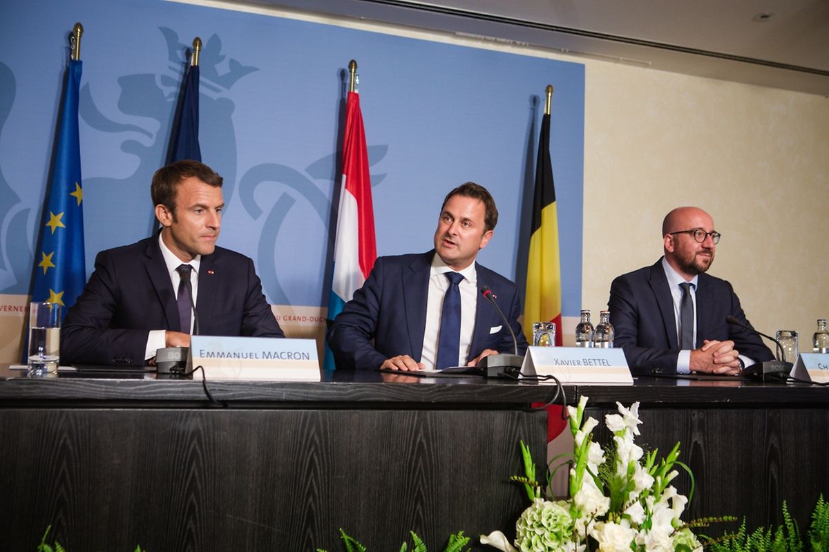 Emmanuel Macron, Xavier Bettel und  Charles Michel bei der gemeinsamen Pressekonferenz.  Das Medieninteresse war groß, gut 100 Journalisten hatten sich akkreditiert. 