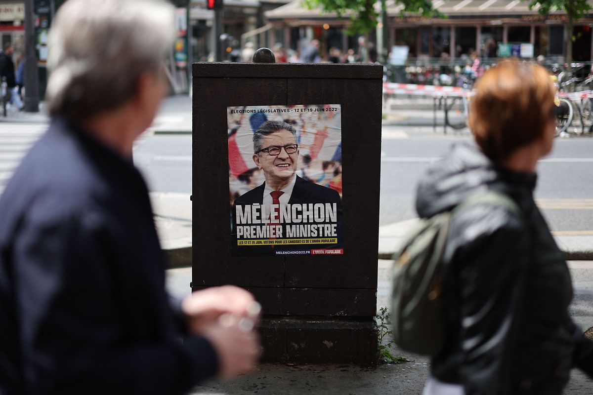 Jean-Luc Mélenchon will Macrons Macht durch eine linke Mehrheit in der Nationalversammlung brechen und Premierminister einer in Opposition zum Präsidenten stehenden Regierung werden.