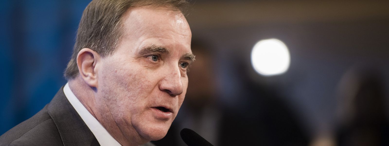 Lofven Bleibt Premier In Schweden