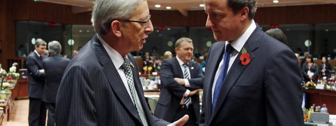 Jean-Claude Juncker et David Cameron assistant à un sommet de l'UE à Bruxelles, le 28 octobre 2010
