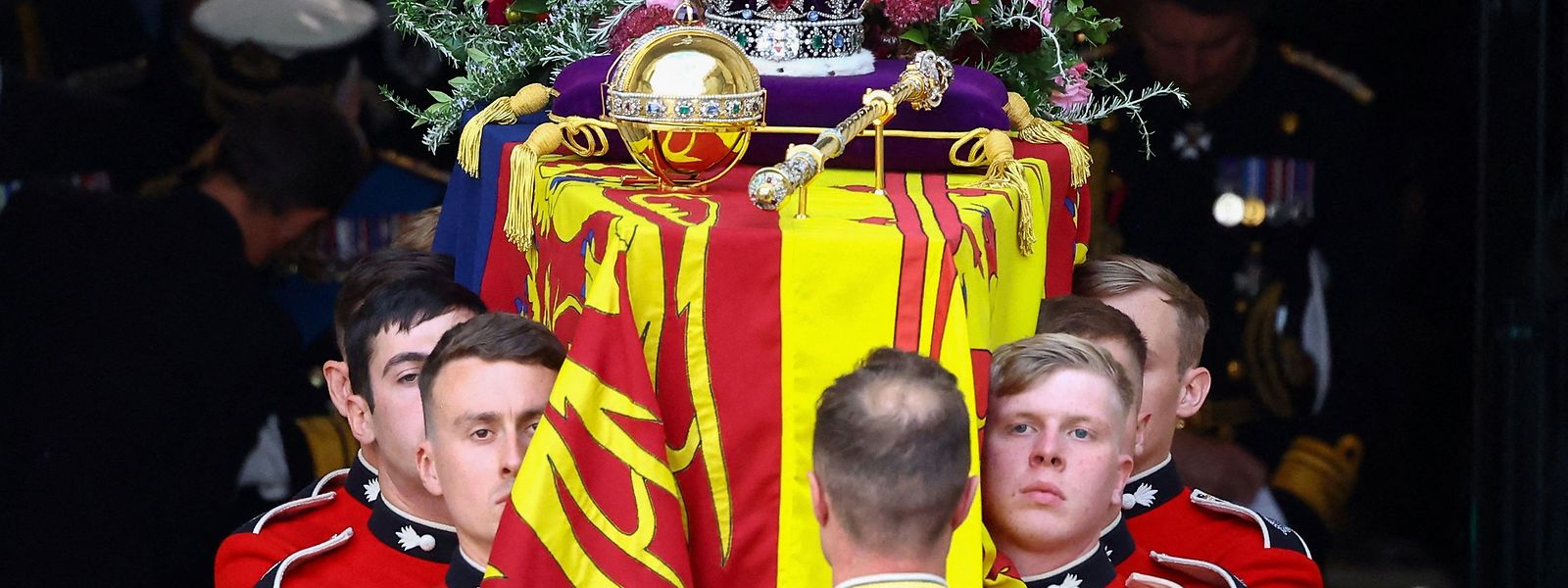 Spektakel mit Pomp und royalem Zeremoniell: Mit einem feierlichen Staatsbegräbnis hat das Vereinigte Königreich seine Queen geehrt. 