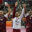 Die katarischen Nationlspieler feiern den Halbfinal-Einzug.