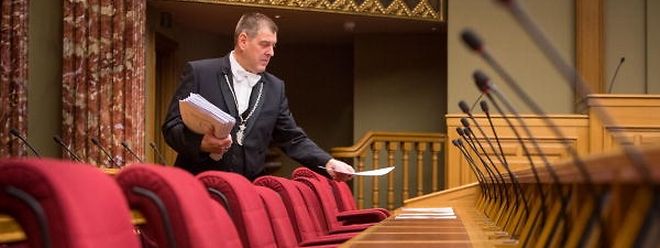 As novas regras do rendimento mínimo garantido foram discutidas e aprovadas ontem.