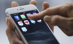 ANKARA, TURKEY - OCTOBER 24: A smart phone showing icons of various applications is seen in Ankara, Turkey on October 24, 2017.  (Photo by Aytac Unal/Anadolu Agency/Getty Images)