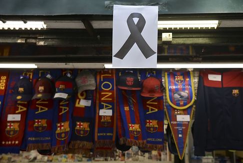 Espagne: Barcelone l\'endeuillée se raccroche au football 