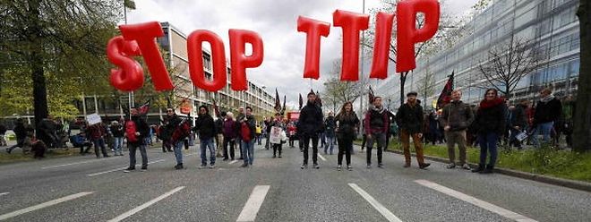 Demonstranten sind gegen das geplante "Transatlantic Trade and Investment Partnership" (TTIP).