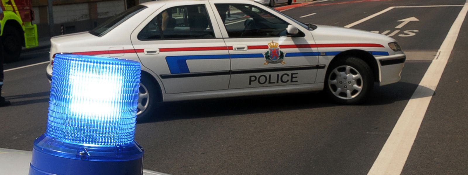 Der Fahrer gab zu, geflüchtet zu sein, da er keinen Führschein besitze und sein Fahrzeug nicht versichert sei.