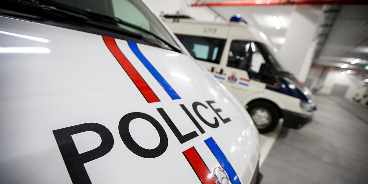 Die Polizei ist auf der Suche nach den drei Flüchtigen.