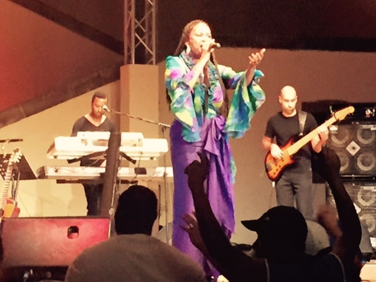 Actuação da cantora cabo-verdiana Maria de Barros 