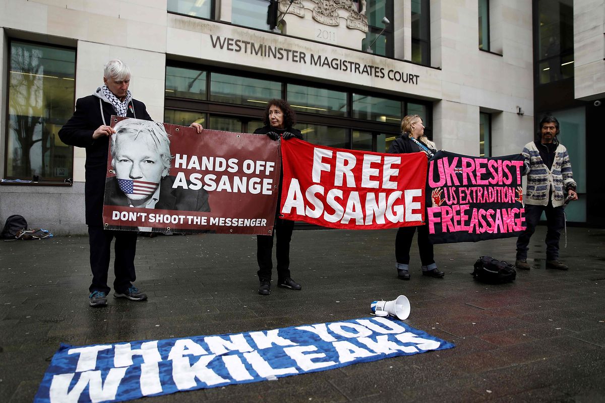 Le  procès d'extradition de Julian Assange, fondateur de WikiLeaks, débute ce lundi.