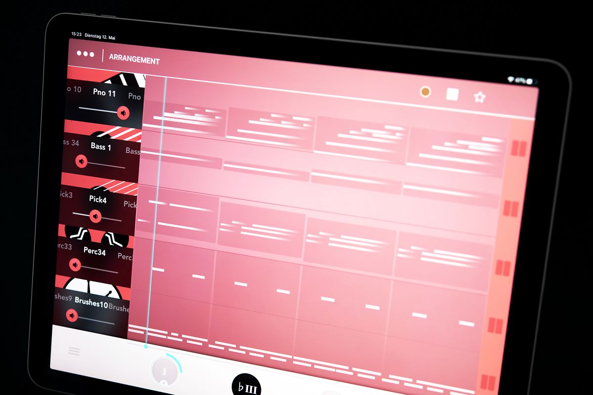 Spielerisch mit der Kadenz-Harmonik beschäftigen können sich Lernwillige mit der kostenlosen iPad-App „Tin Pan Rythm“.
