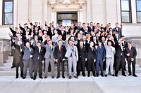 Fast alle männlichen Schüler dieser amerikanischen Abschlussklasse 2019 amüsieren sich über den Hitlergruß. Außer Jordan Blue (hinten rechts).