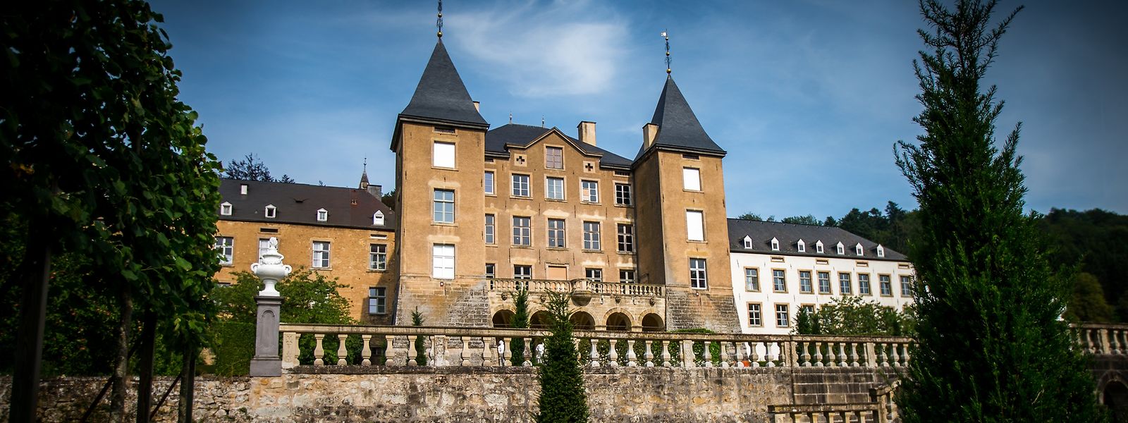 Das 1638 erbaute und im idyllischen Eischtal gelegene Neue Schloss von Ansemburg.