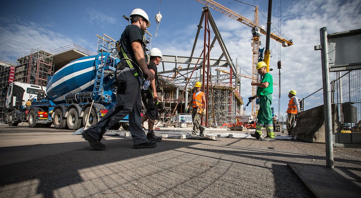 The construction sector declined by 1.5% during the three month period until end of September Photo: Guy Wolff