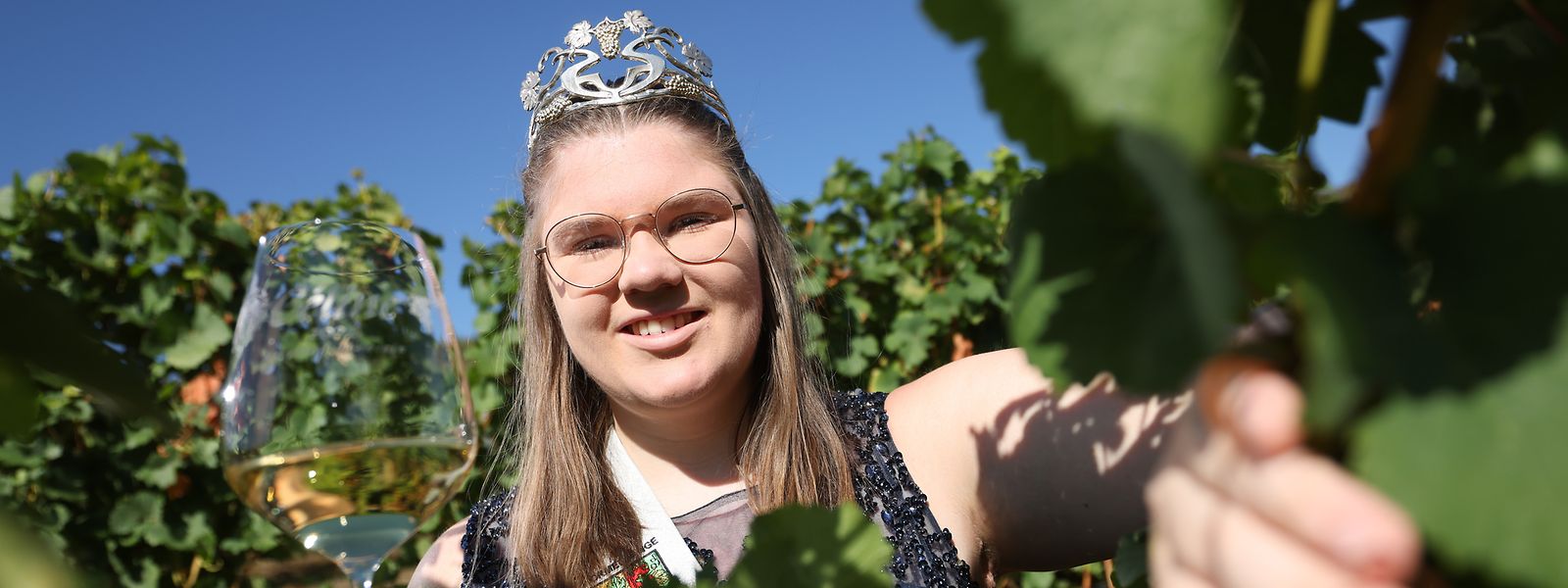 Céline Max (20) ist als Tochter eines Winzers mit dem Wein aufgewachsen. Am Freitag wird sie das Amt der Rieslingkönigin von Lara Kring übernehmen. 